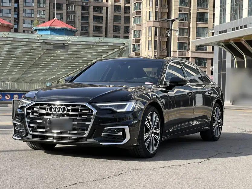 Audi A6L 2023 Revised Edition 45 TFSI quattro Prestige Dynamic Version — миниатюра 1