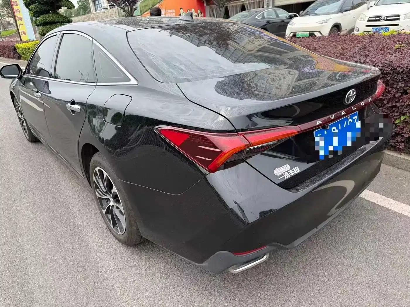2022 Toyota Avalon 2.0L Luxury Edition — миниатюра 3
