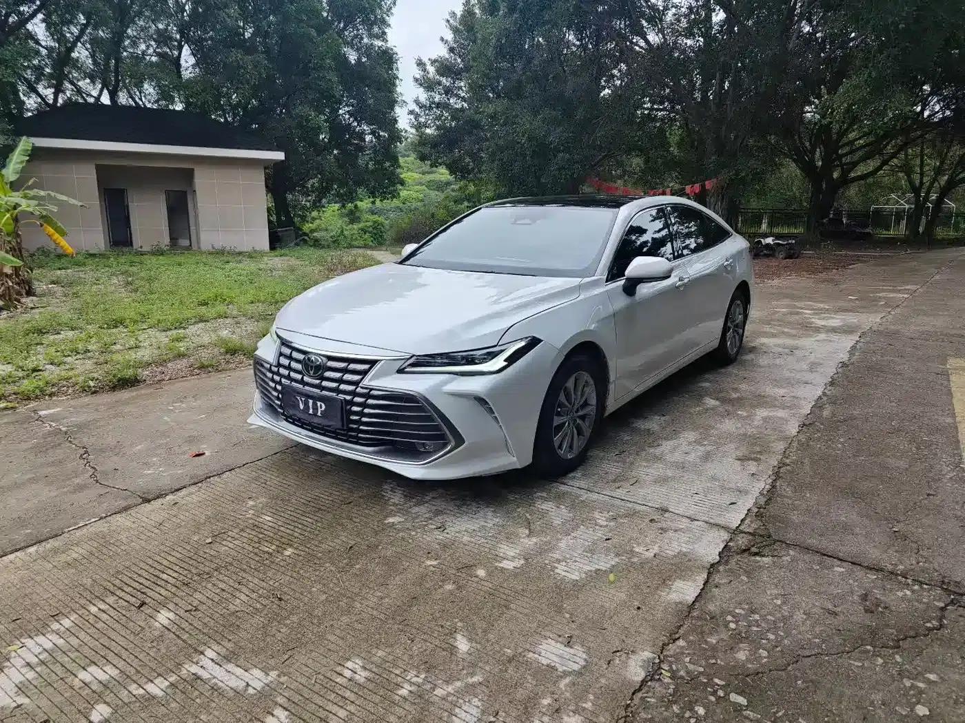 2024 Toyota Avalon 2.0L Premium Edition — миниатюра 1