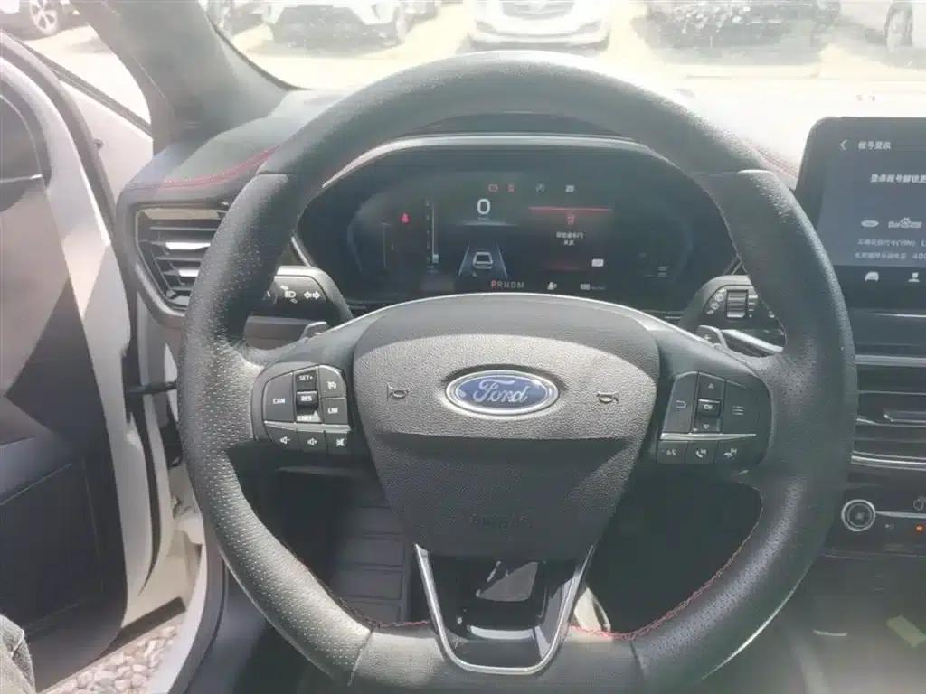 2021 Ford Focus Hatchback EcoBoost 180 Automatic ST Line — миниатюра 11