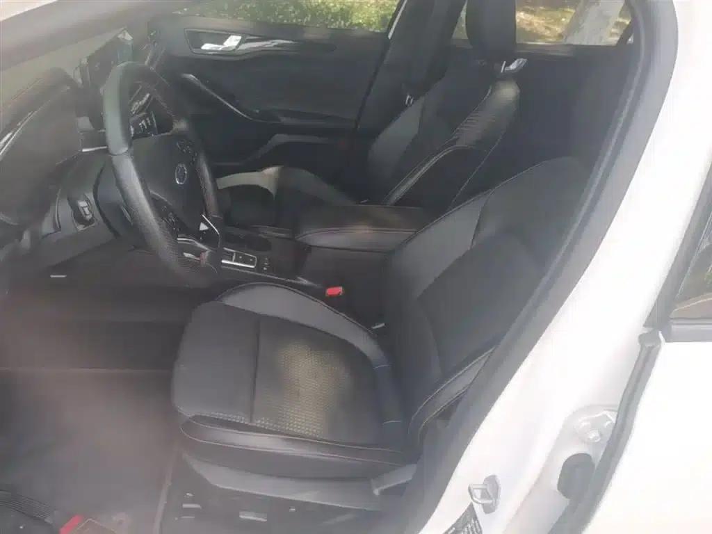 2021 Ford Focus Hatchback EcoBoost 180 Automatic ST Line — миниатюра 15