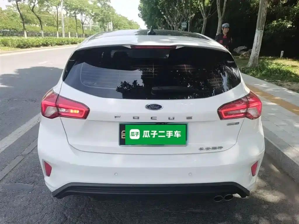 2021 Ford Focus Hatchback EcoBoost 180 Automatic ST Line — миниатюра 6