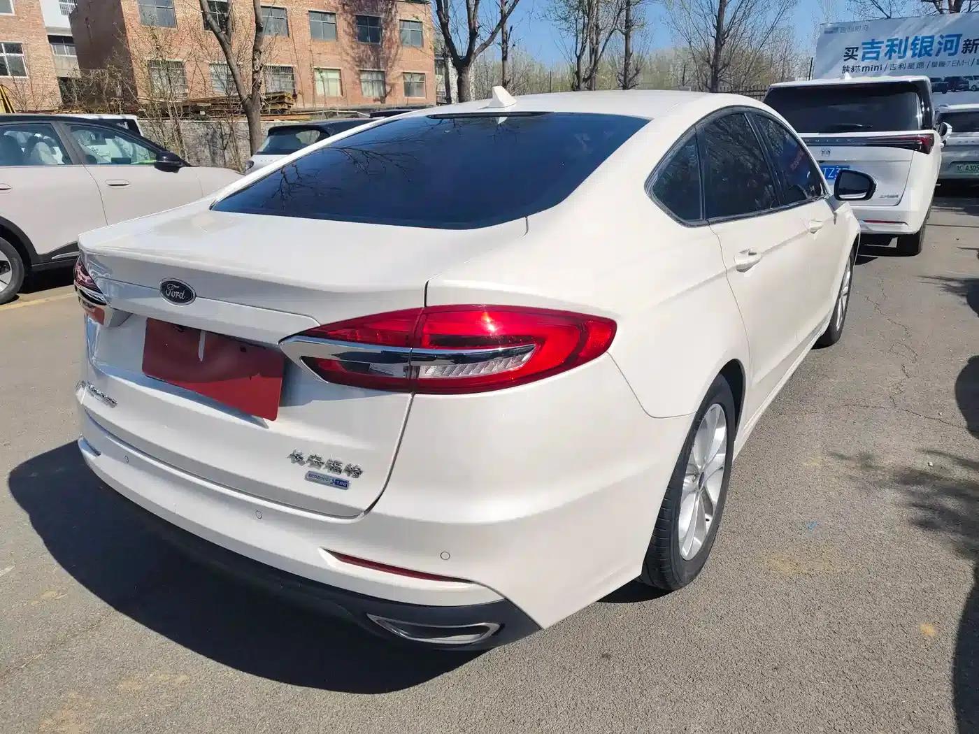 2020 Ford Mondeo EcoBoost 180 Fashion Edition — миниатюра 4
