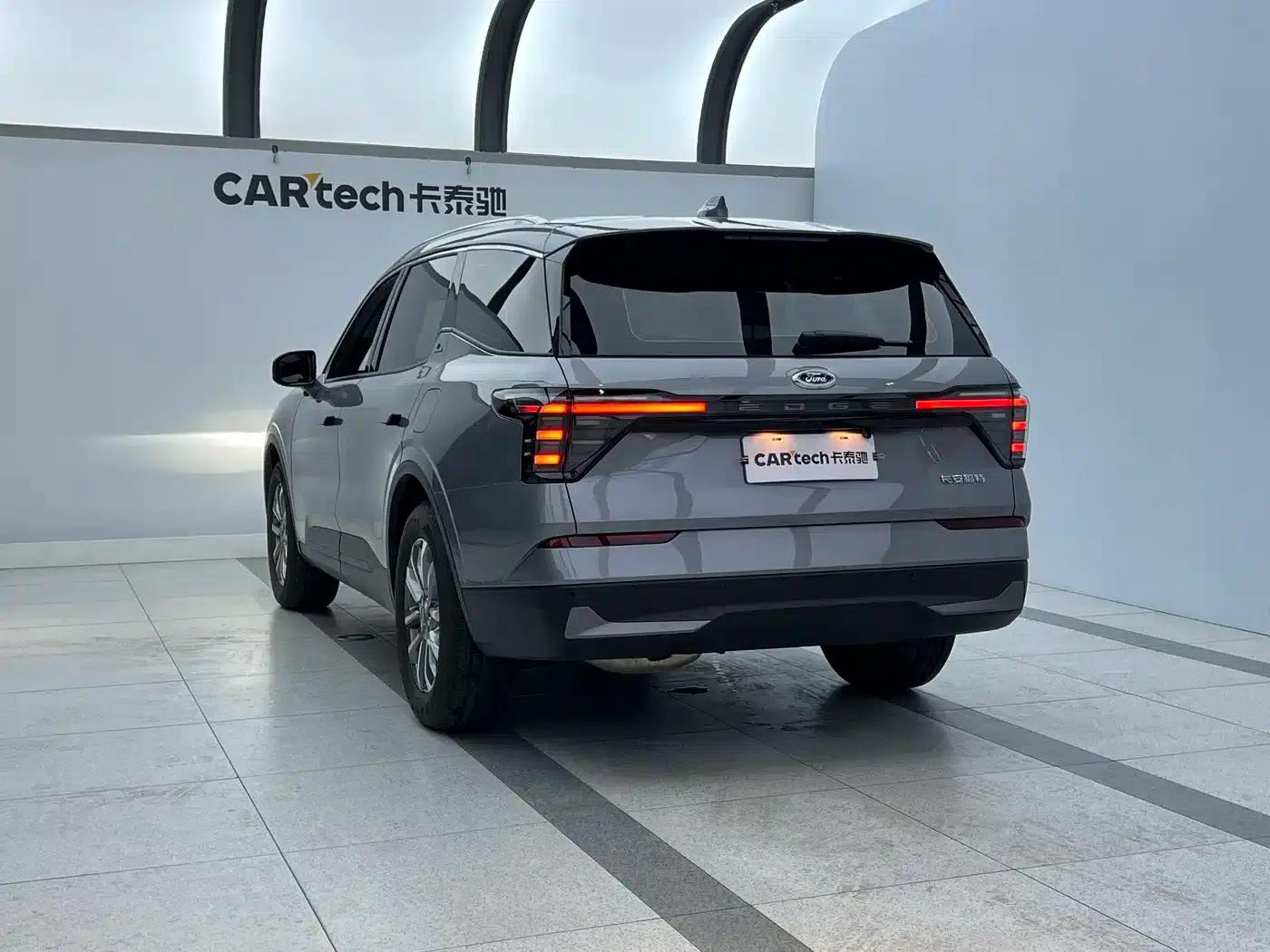 2023 Ford Edge L 2.0T EcoBoost 2WD 7-Seat Luxury — миниатюра 4