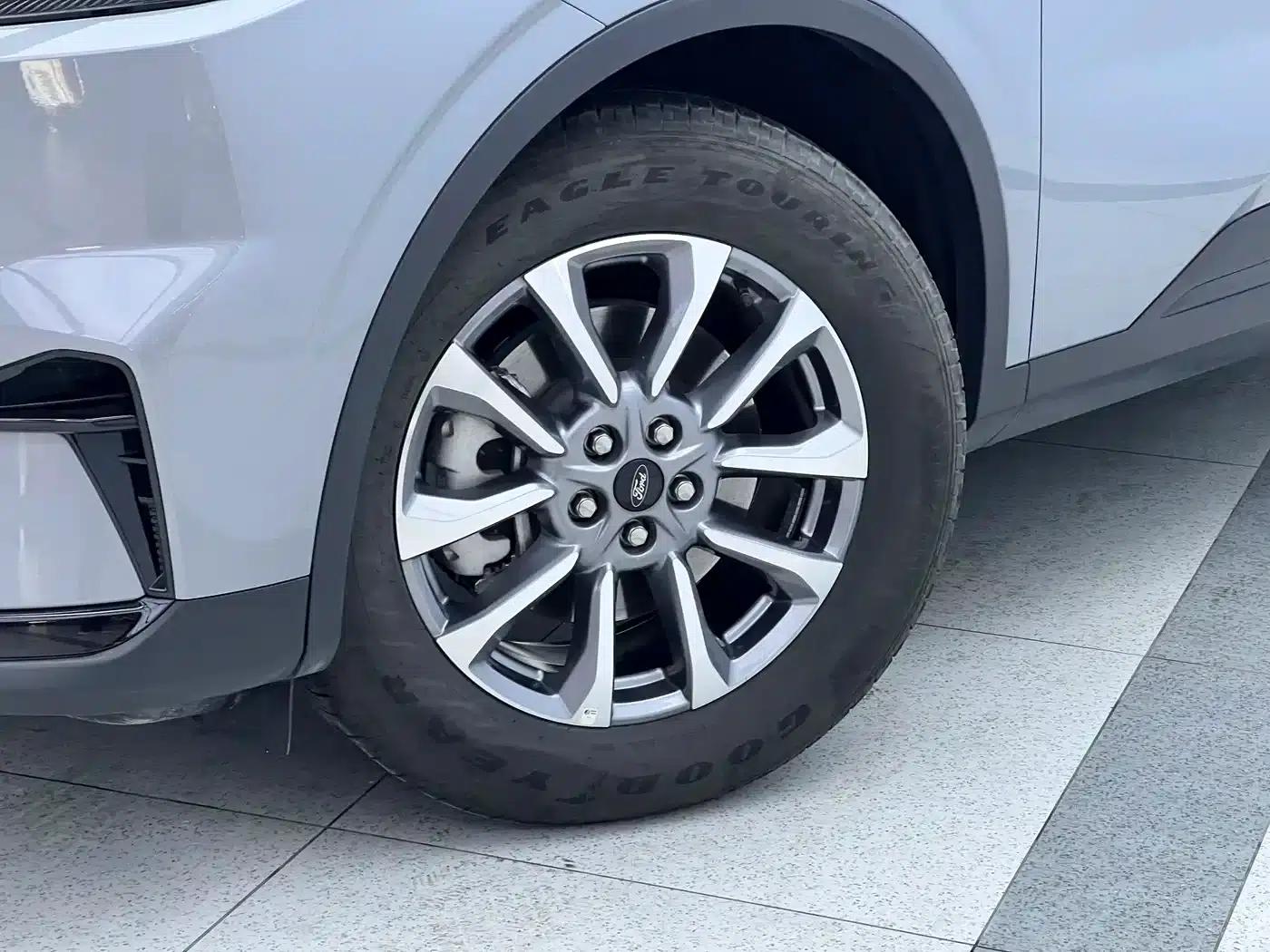 2023 Ford Edge L 2.0T EcoBoost 2WD 7-Seat Luxury — миниатюра 7