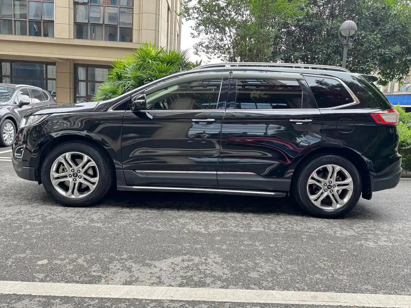 2016 Ford Edge EcoBoost 245 2WD Luxury 7-seater — миниатюра 4