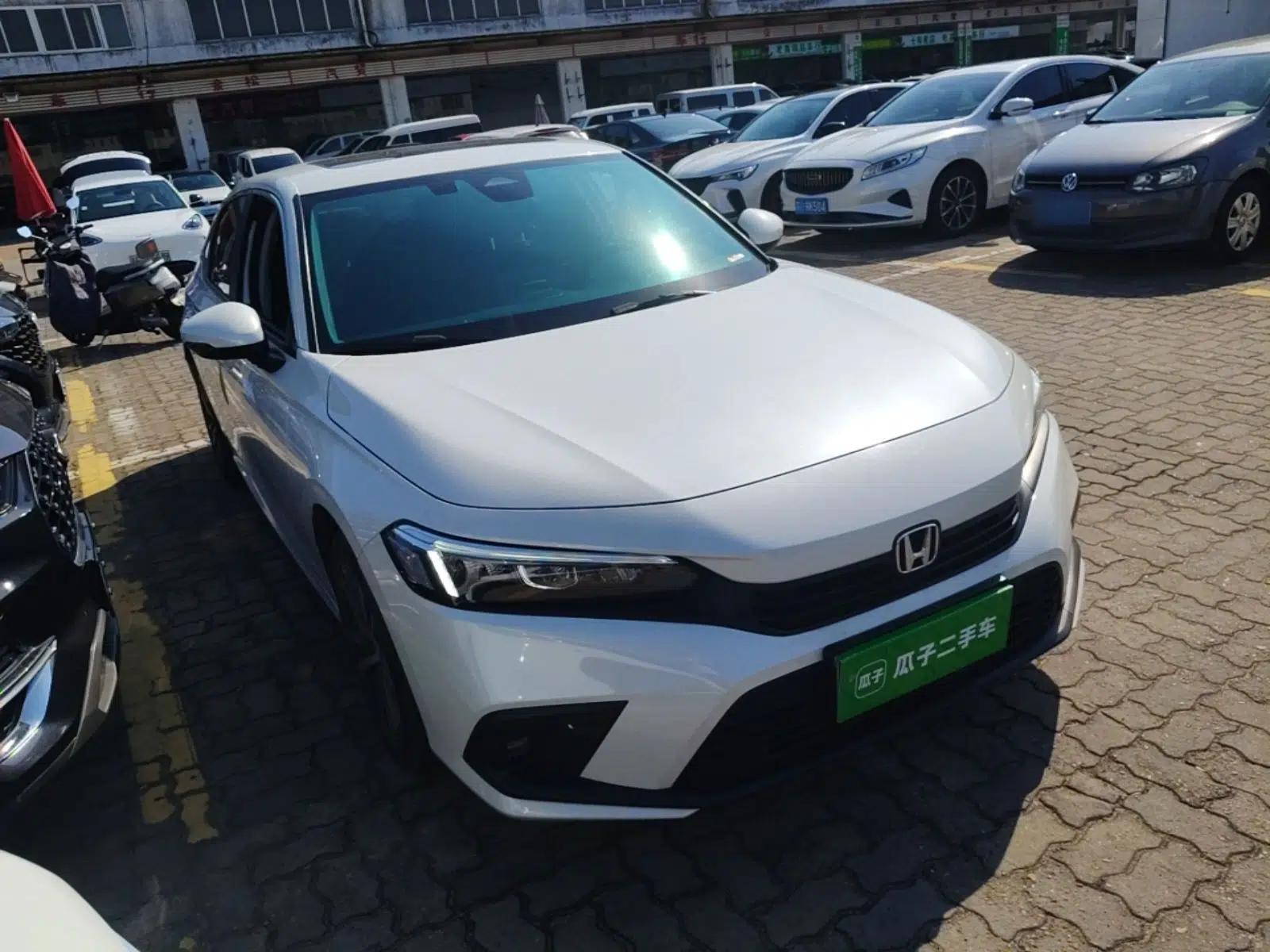 Honda Civic 2023 240TURBO CVT Dynamic Edition — миниатюра 3