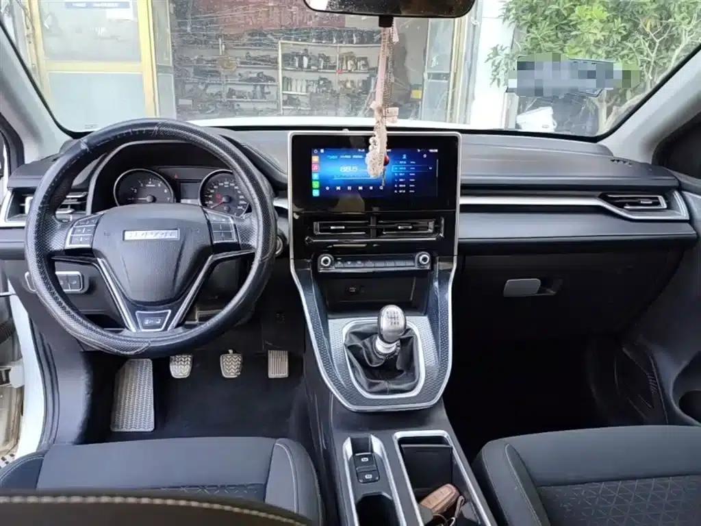 Haval M6 2021 PLUS 1.5T Manual Elite Intelligent Connectivity Edition — миниатюра 10