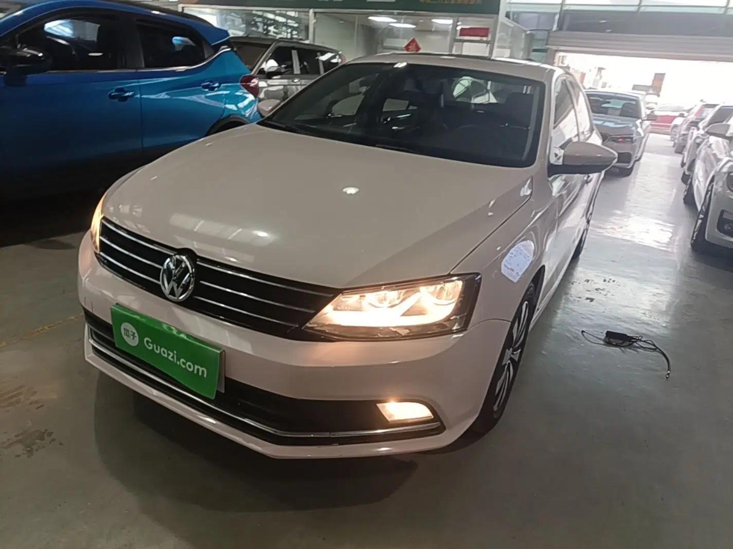 Volkswagen Sagitar 2017 1.6L Automatic Comfort Model — миниатюра 1
