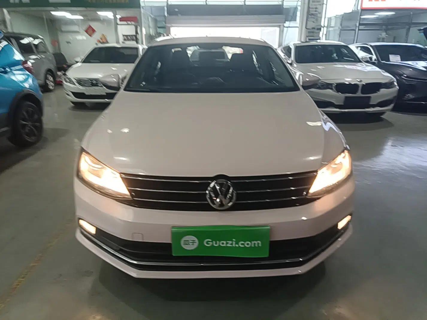 Volkswagen Sagitar 2017 1.6L Automatic Comfort Model — миниатюра 2