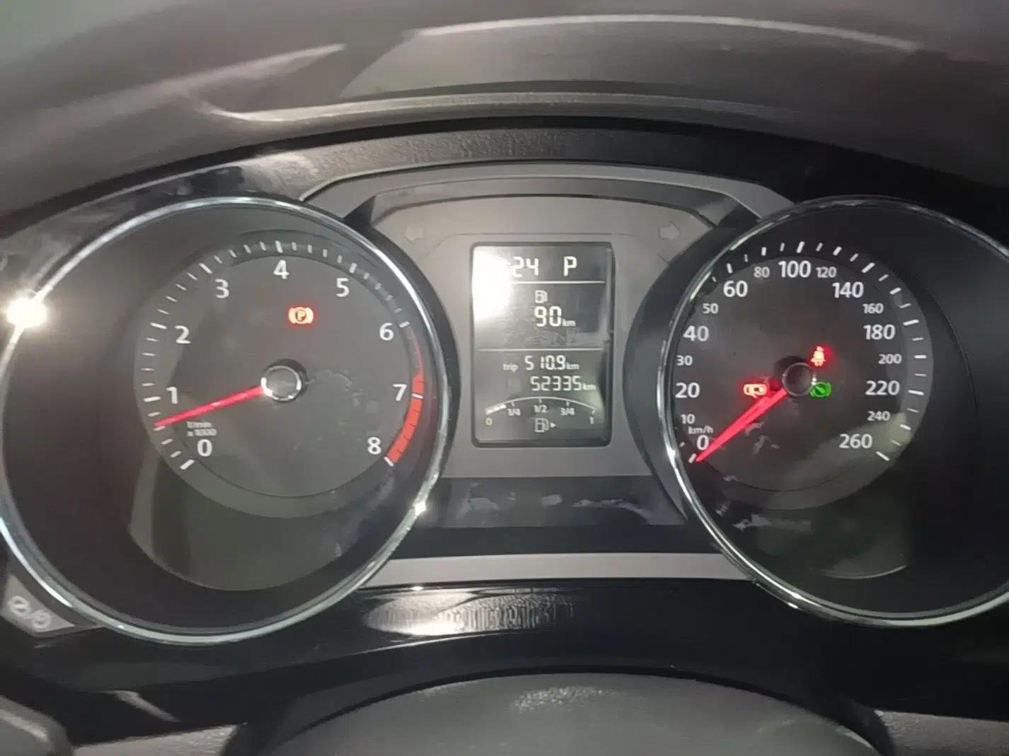 Volkswagen Sagitar 2017 1.6L Automatic Comfort Model — миниатюра 15