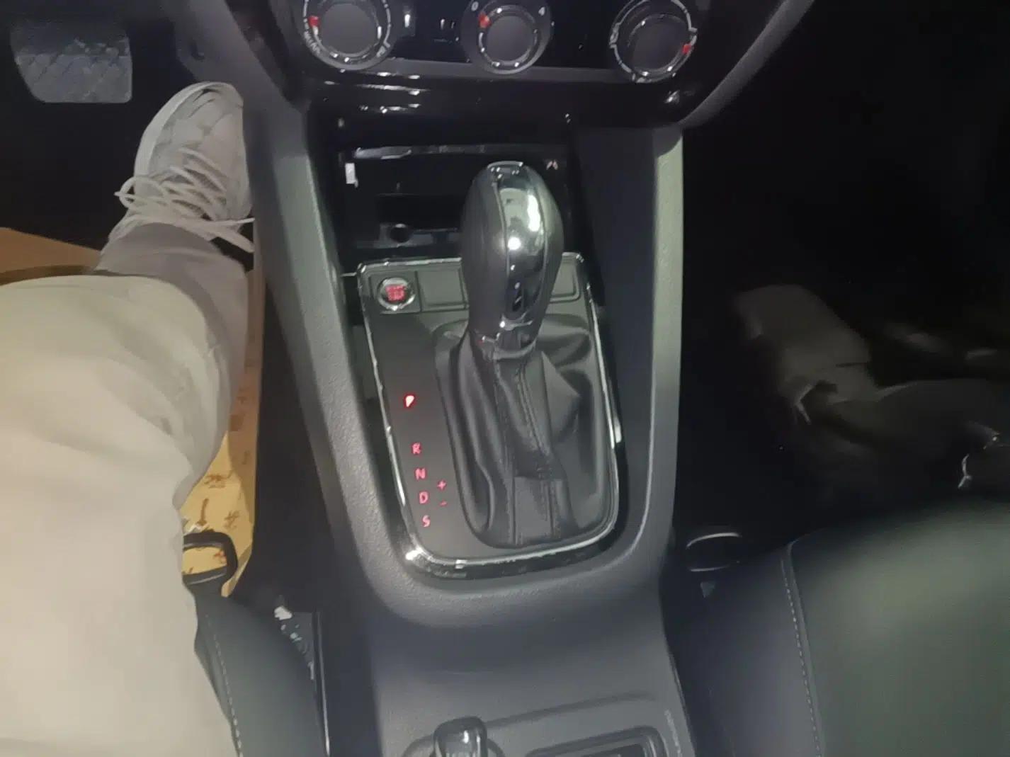 Volkswagen Sagitar 2017 1.6L Automatic Comfort Model — миниатюра 17
