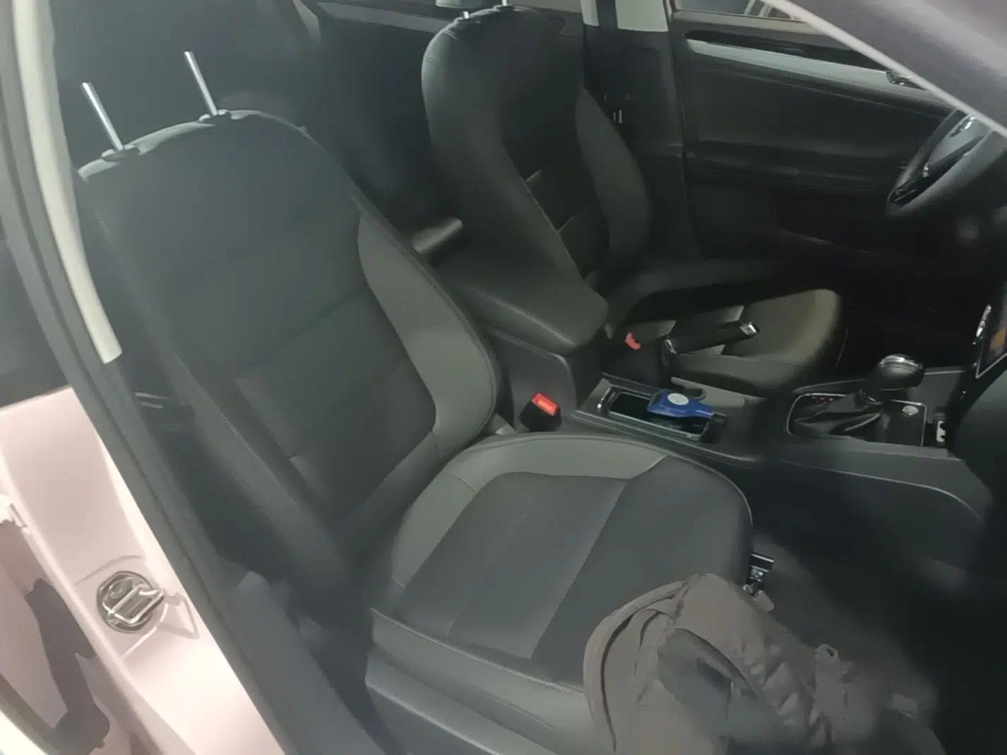 Volkswagen Sagitar 2017 1.6L Automatic Comfort Model — миниатюра 23