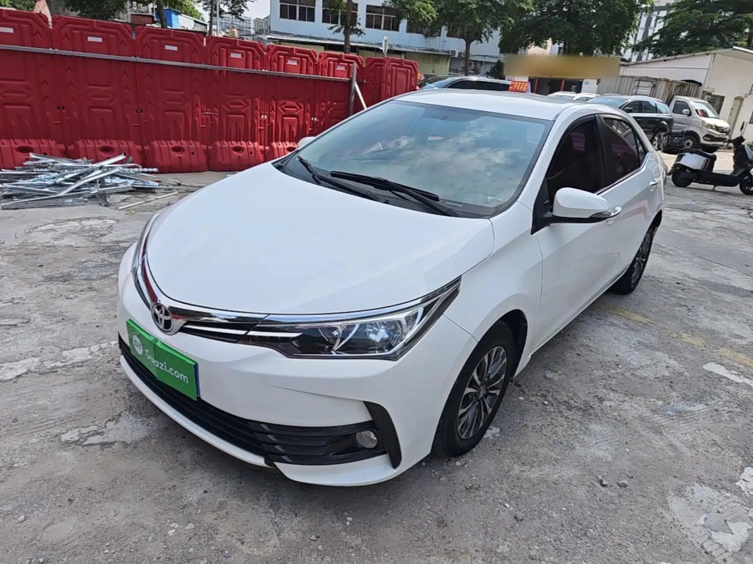 Toyota Corolla 2017 Revised Version 1.2T S-CVT GL — миниатюра 1
