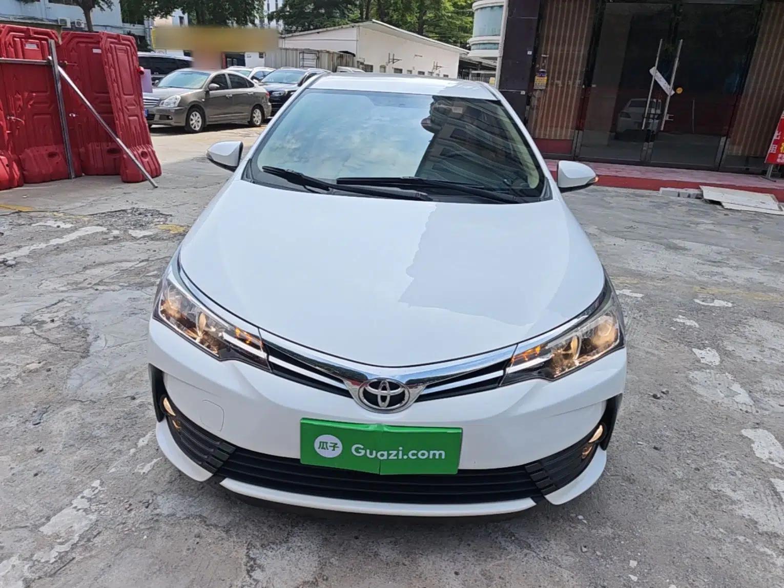 Toyota Corolla 2017 Revised Version 1.2T S-CVT GL — миниатюра 2