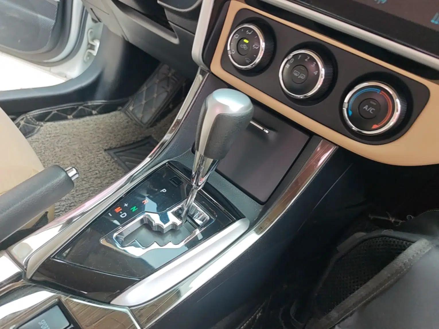 Toyota Corolla 2017 Revised Version 1.2T S-CVT GL — миниатюра 17