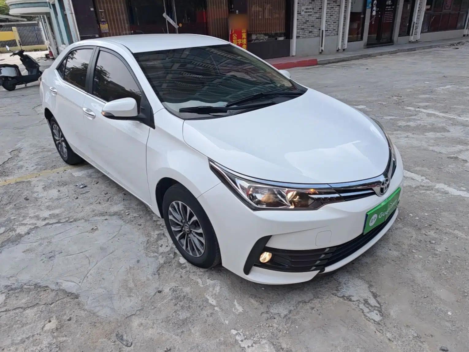 Toyota Corolla 2017 Revised Version 1.2T S-CVT GL — миниатюра 3