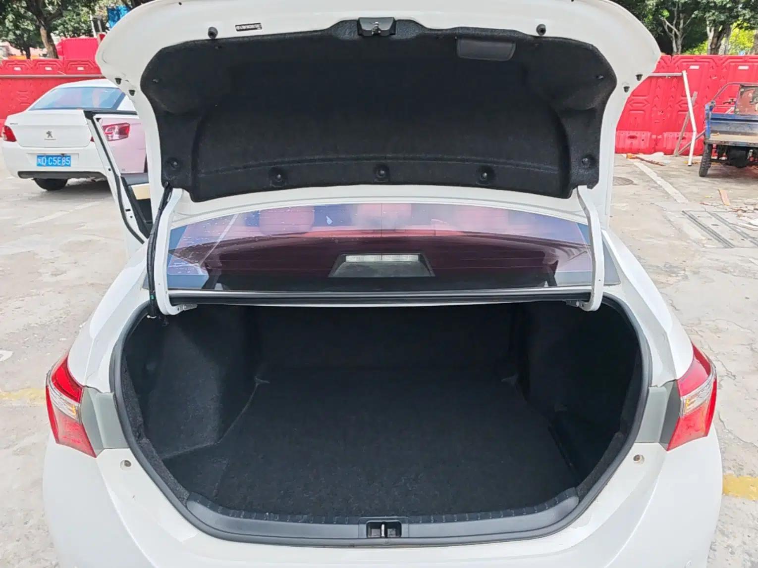 Toyota Corolla 2017 Revised Version 1.2T S-CVT GL — миниатюра 22