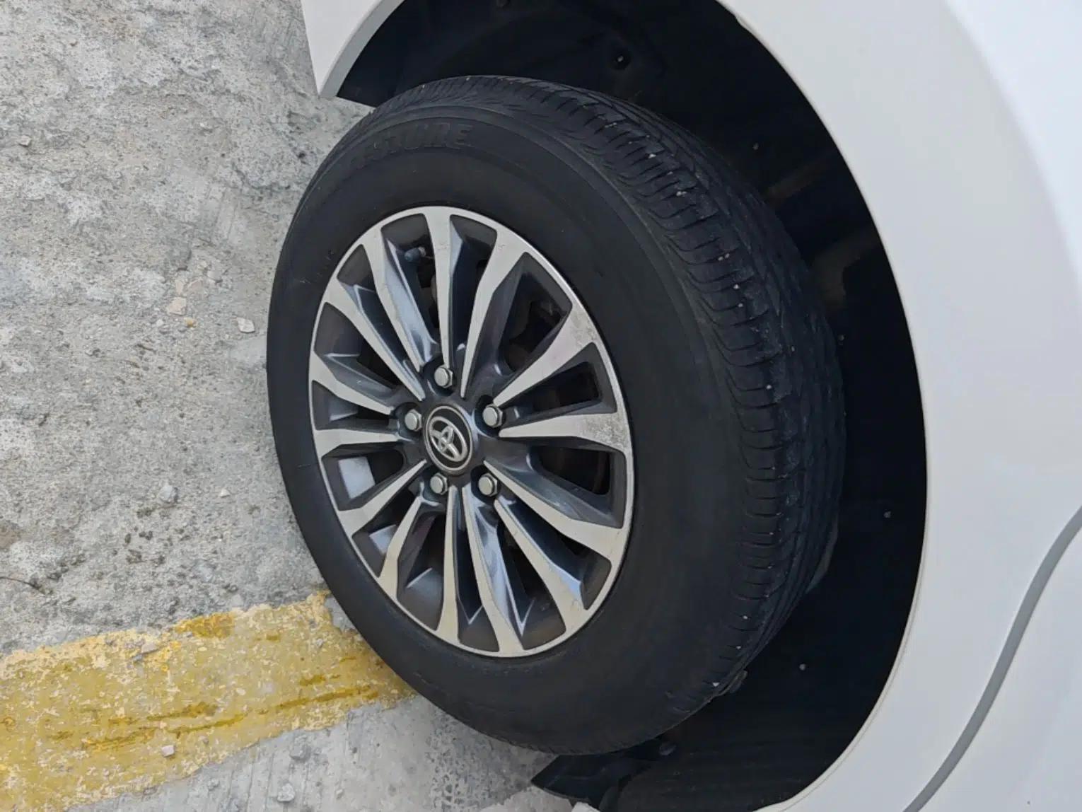 Toyota Corolla 2017 Revised Version 1.2T S-CVT GL — миниатюра 10