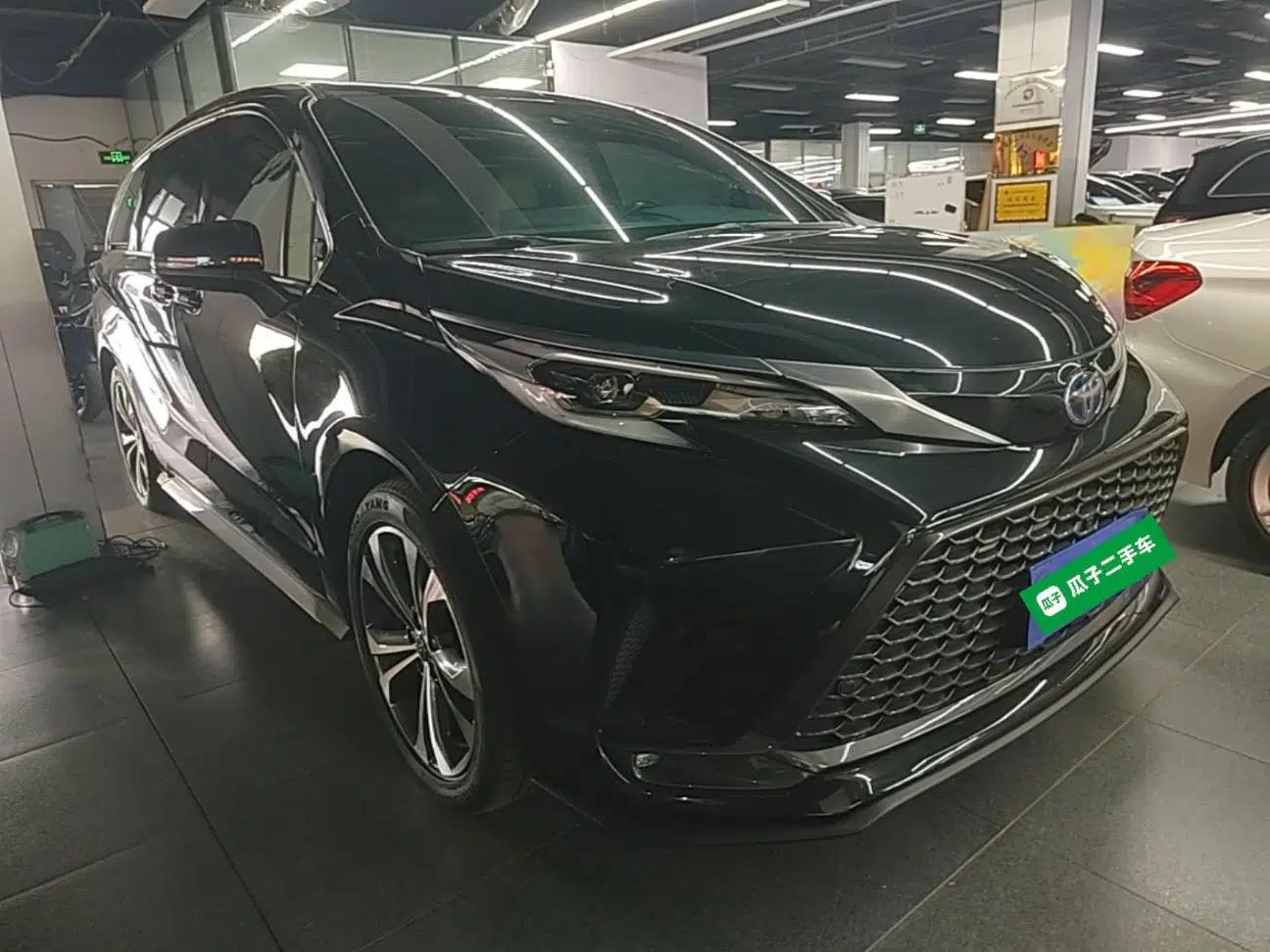 Toyota Granvia 2023 2.5L Hybrid Prestige PLUS Edition — миниатюра 3