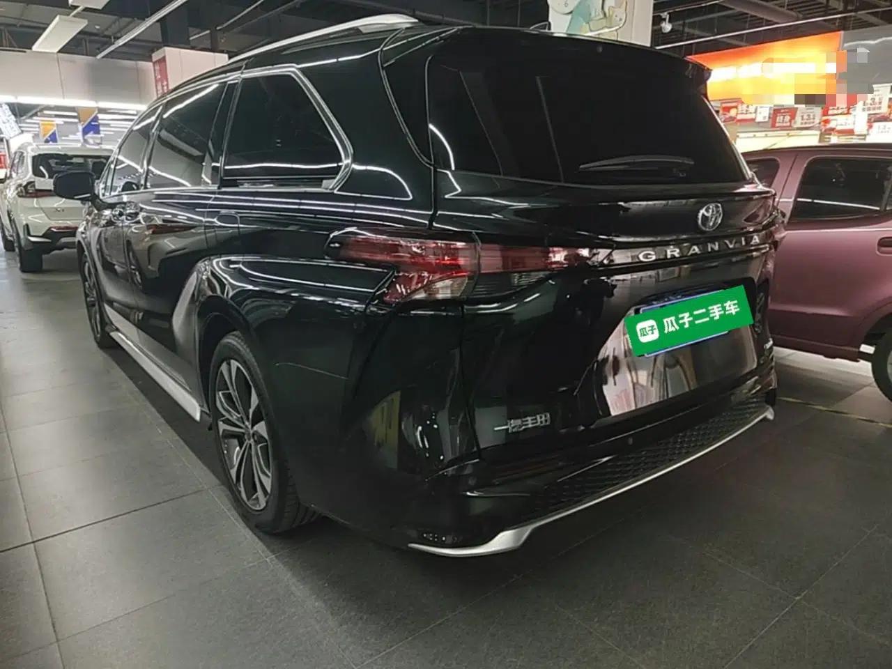 Toyota Granvia 2023 2.5L Hybrid Prestige PLUS Edition — миниатюра 4