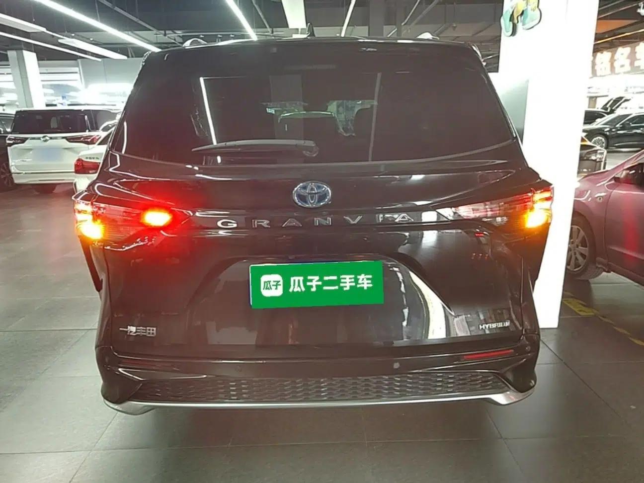 Toyota Granvia 2023 2.5L Hybrid Prestige PLUS Edition — миниатюра 5