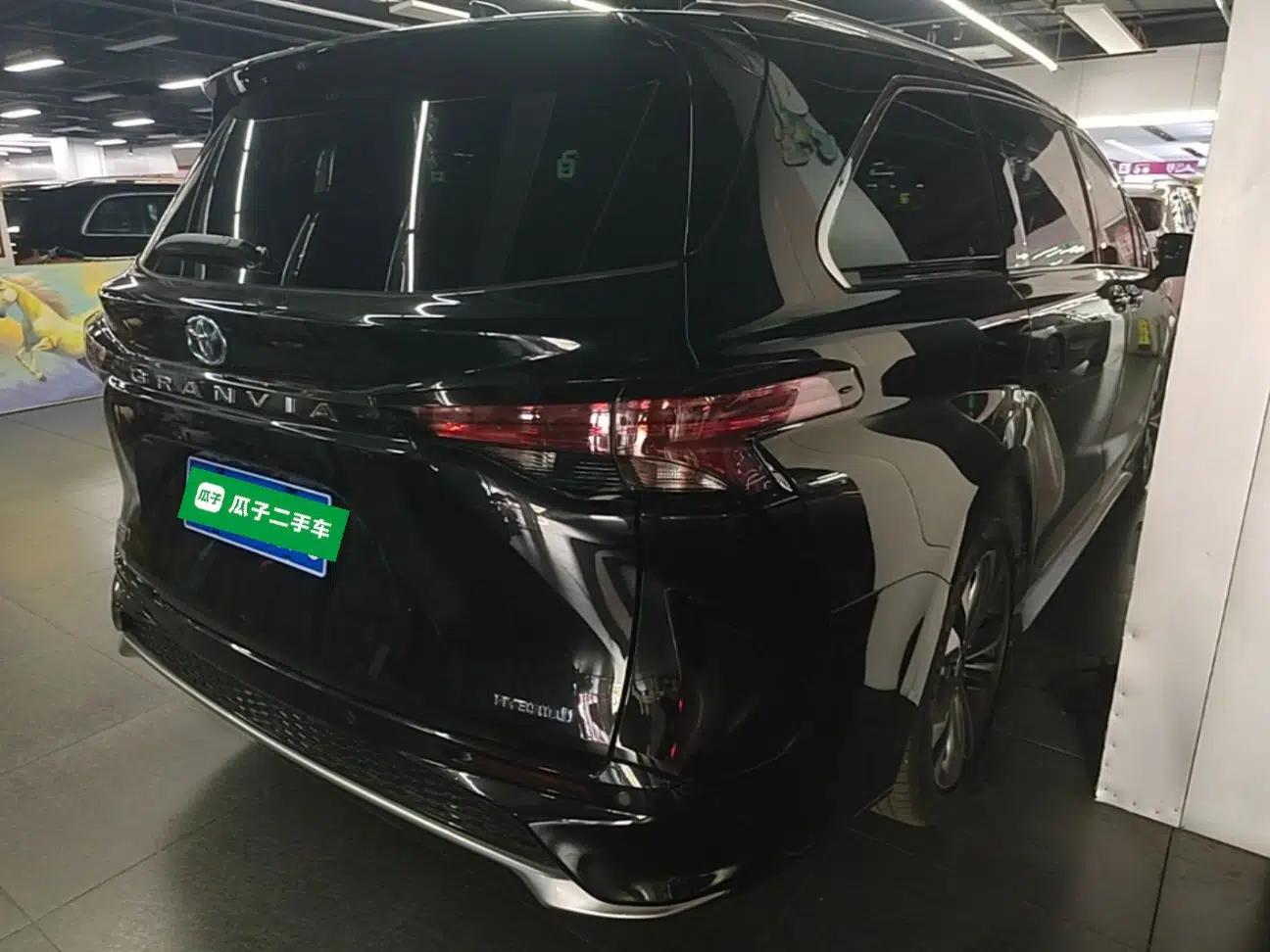 Toyota Granvia 2023 2.5L Hybrid Prestige PLUS Edition — миниатюра 6