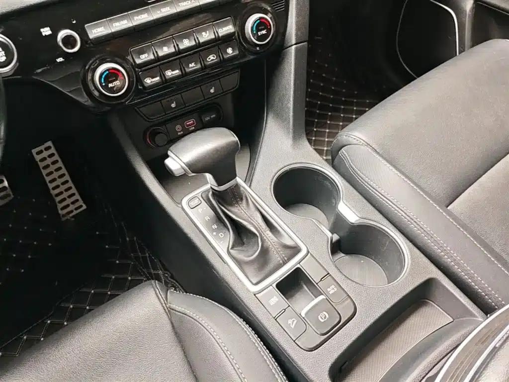 Kia KX5 2017 1.6T Automatic 2WD 15th Anniversary Special Edition DLX — миниатюра 14