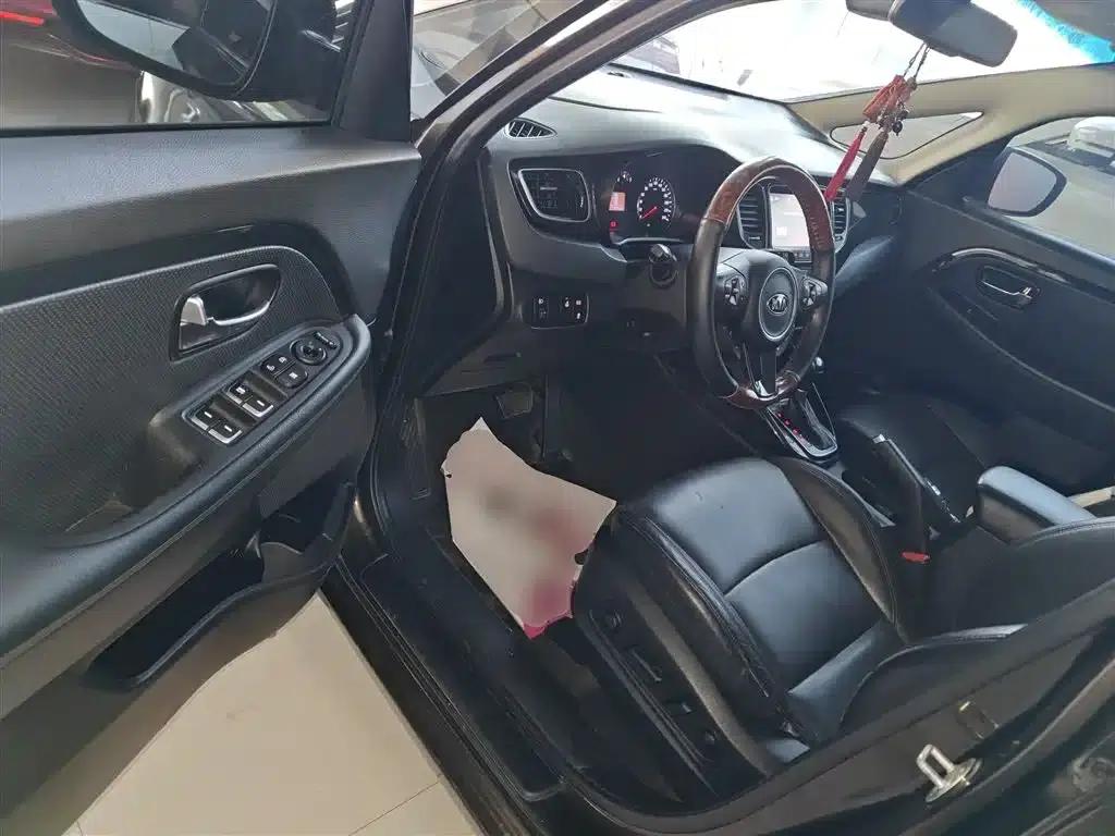 Carens 2013 2.0L 7-seater Automatic Deluxe Edition (National IV Emission Standard) — миниатюра 13