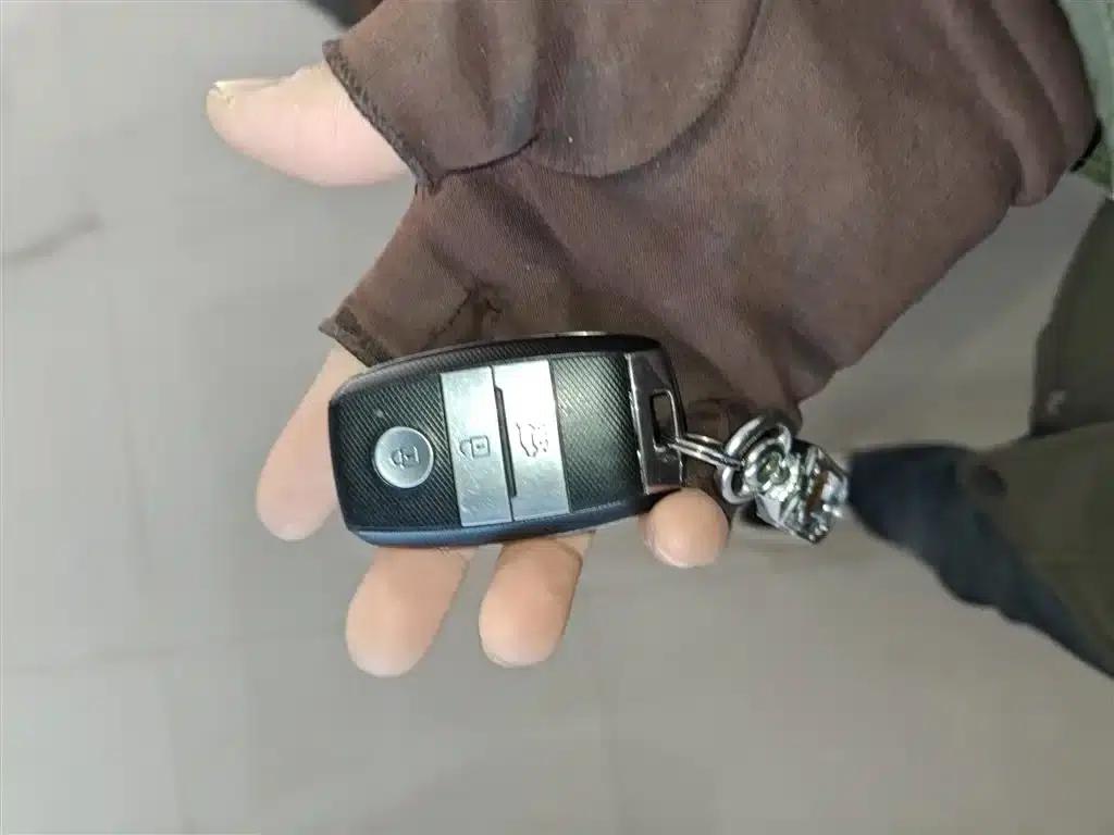 Carens 2013 2.0L 7-seater Automatic Deluxe Edition (National IV Emission Standard) — миниатюра 18