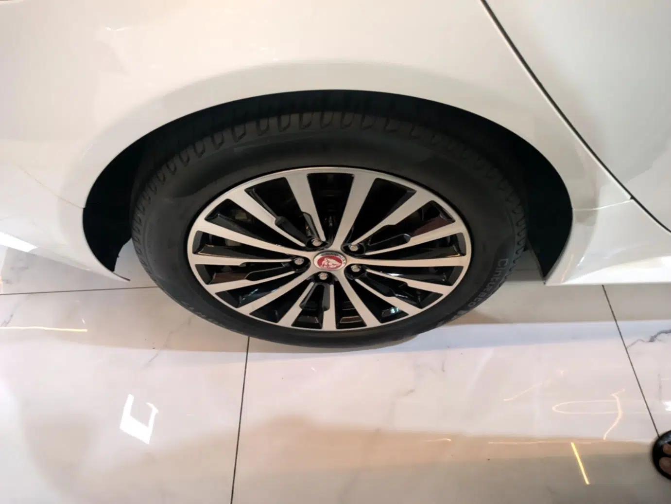 Jaguar XEL 2020 2.0T 200PS R-DYNAMIC Youth Sports Edition — миниатюра 10