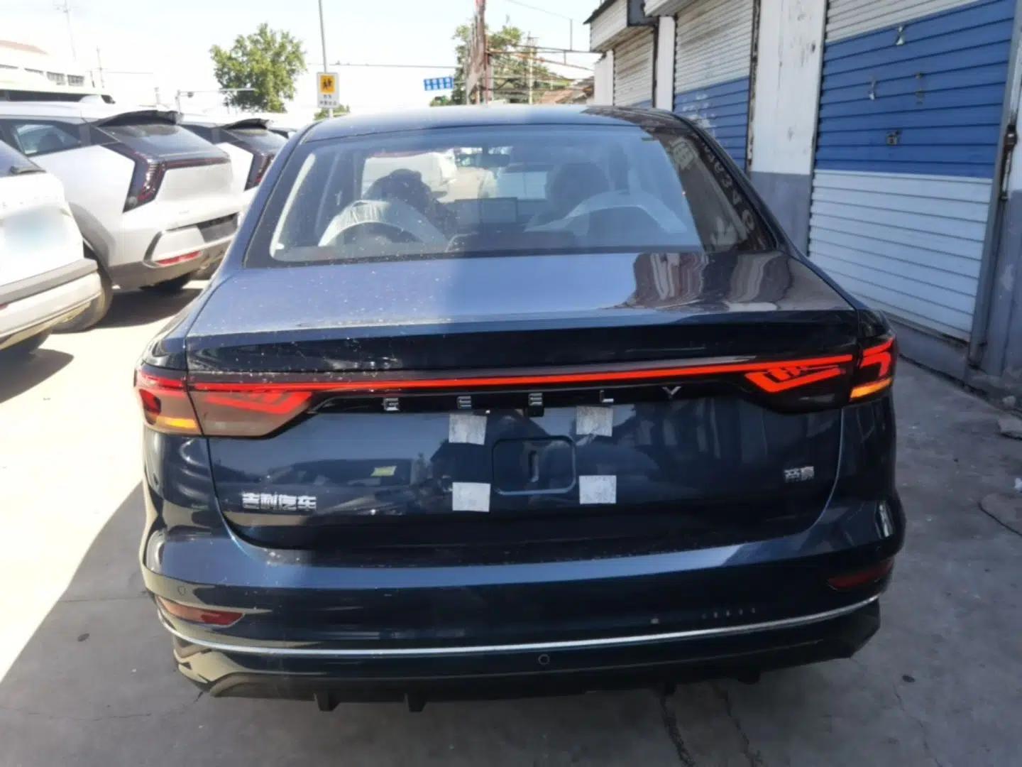 Geely Auto Emgrand 2026 Model 4th Generation 4 Millionth Anniversary Edition 1.5L CVT Overdrive Edition — миниатюра 5