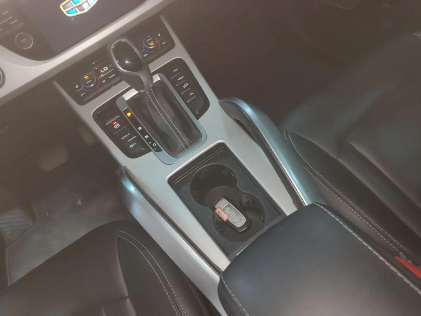 Geely Auto Emgrand X7 Sport 2018 1.8TD Automatic Two-Wheel Drive Smart Connect 4G Internet Edition — миниатюра 16