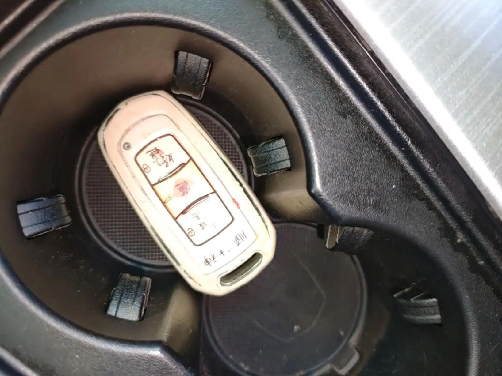 Geely Auto Emgrand X7 Sport 2018 1.8TD Automatic Two-Wheel Drive ZhiZun Model with 4G Connectivity — миниатюра 12
