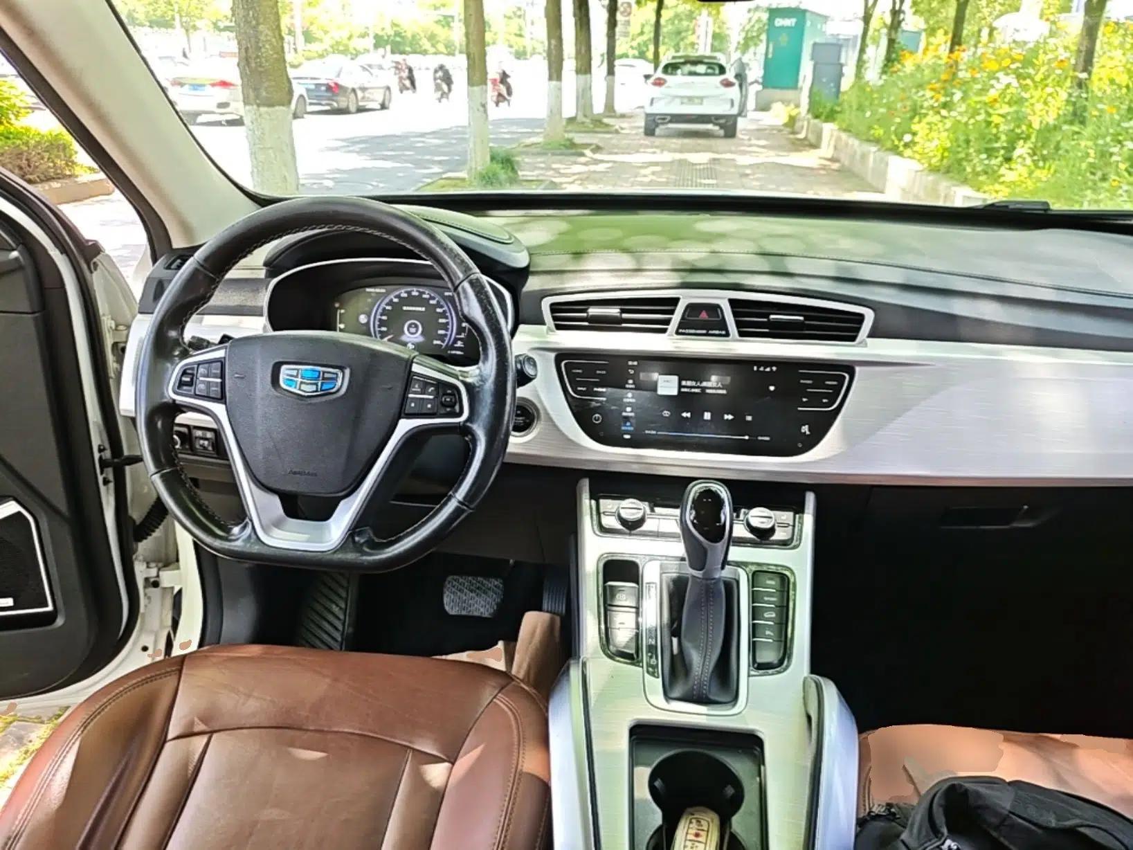 Geely Auto Emgrand X7 Sport 2018 1.8TD Automatic Two-Wheel Drive ZhiZun Model with 4G Connectivity — миниатюра 13
