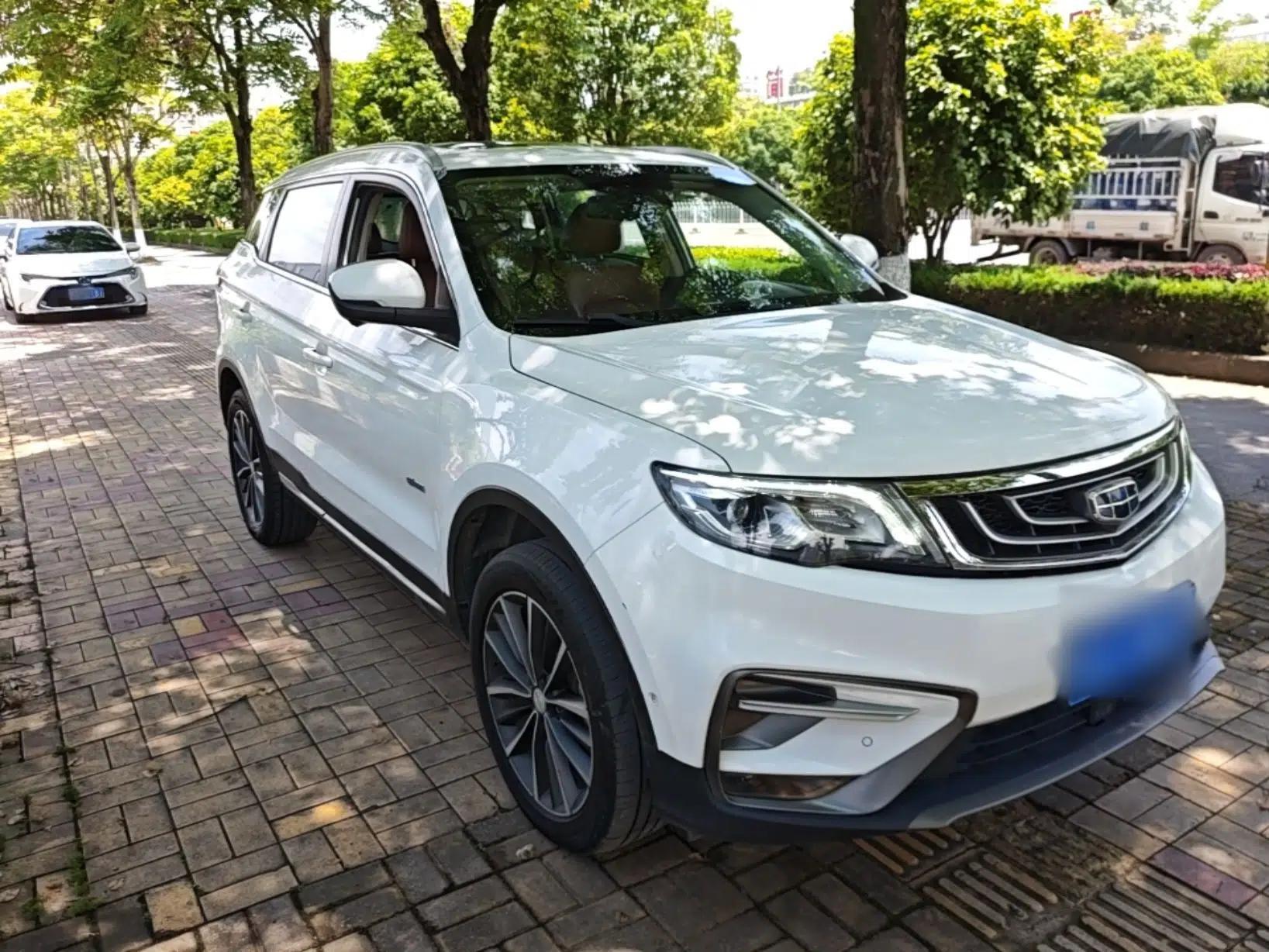 Geely Auto Emgrand X7 Sport 2018 1.8TD Automatic Two-Wheel Drive ZhiZun Model with 4G Connectivity — миниатюра 3