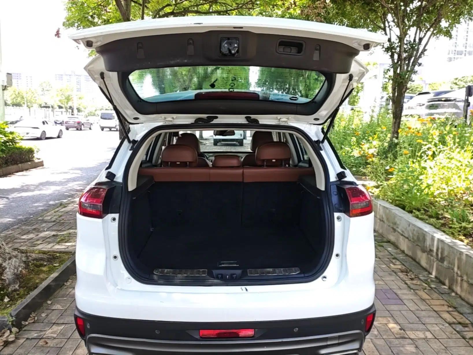 Geely Auto Emgrand X7 Sport 2018 1.8TD Automatic Two-Wheel Drive ZhiZun Model with 4G Connectivity — миниатюра 22