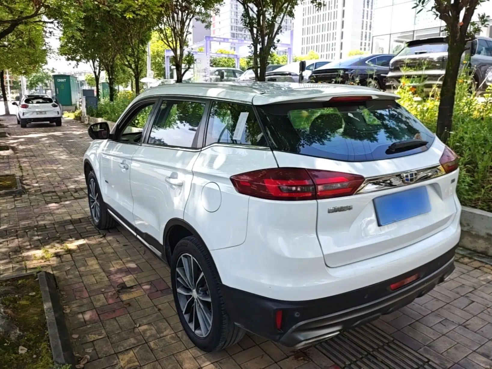 Geely Auto Emgrand X7 Sport 2018 1.8TD Automatic Two-Wheel Drive ZhiZun Model with 4G Connectivity — миниатюра 4