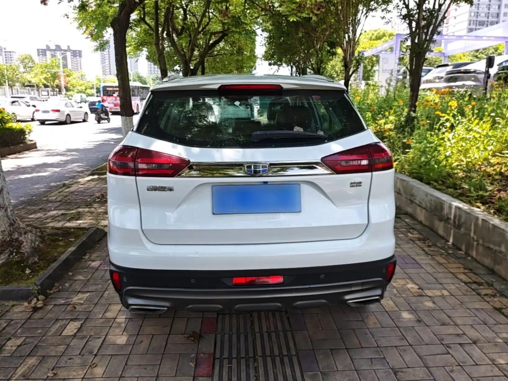 Geely Auto Emgrand X7 Sport 2018 1.8TD Automatic Two-Wheel Drive ZhiZun Model with 4G Connectivity — миниатюра 5