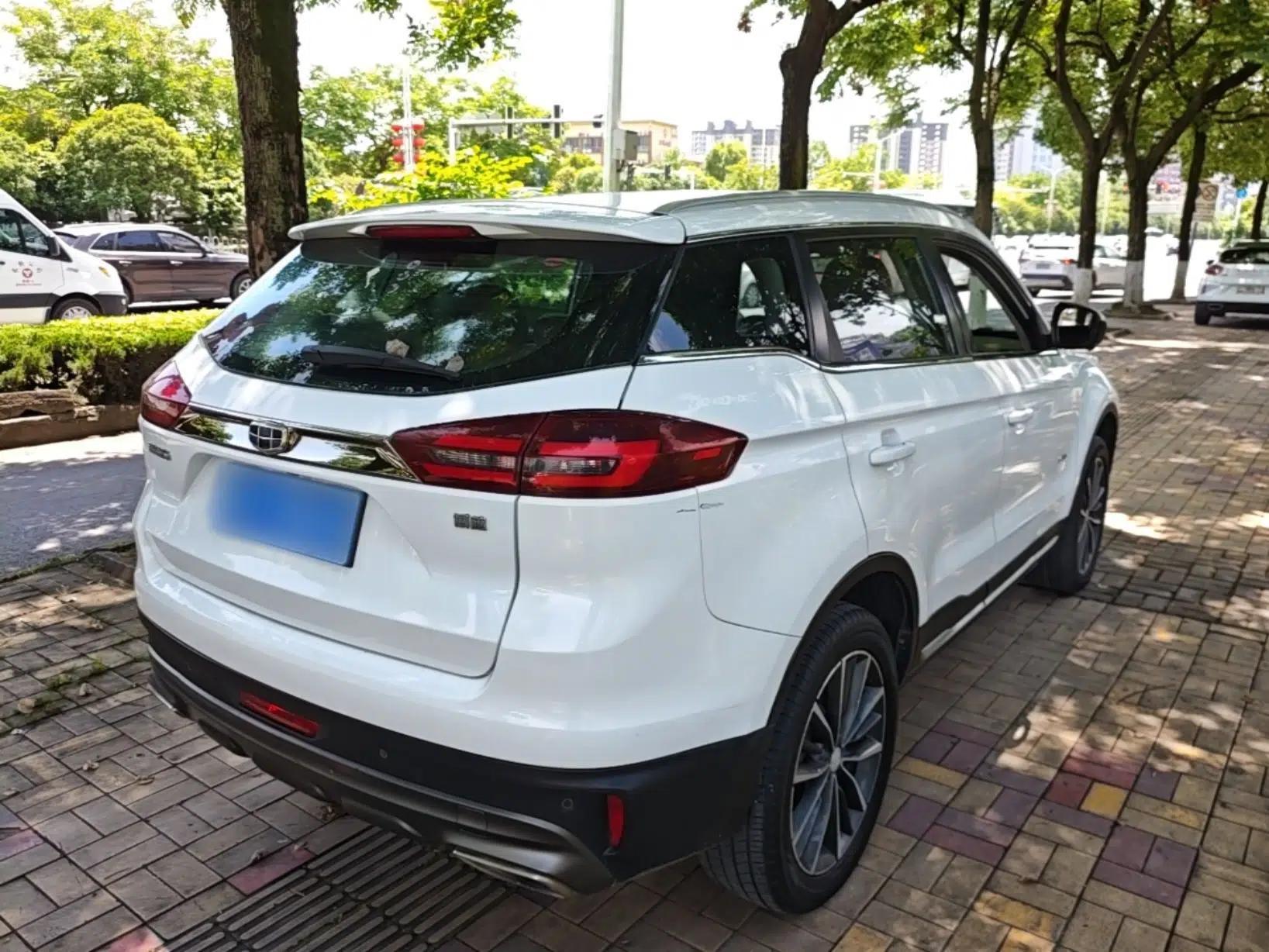 Geely Auto Emgrand X7 Sport 2018 1.8TD Automatic Two-Wheel Drive ZhiZun Model with 4G Connectivity — миниатюра 6