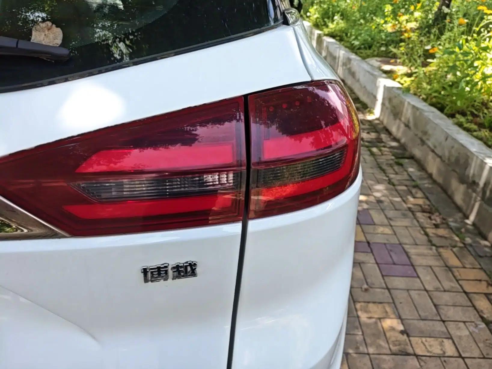 Geely Auto Emgrand X7 Sport 2018 1.8TD Automatic Two-Wheel Drive ZhiZun Model with 4G Connectivity — миниатюра 7