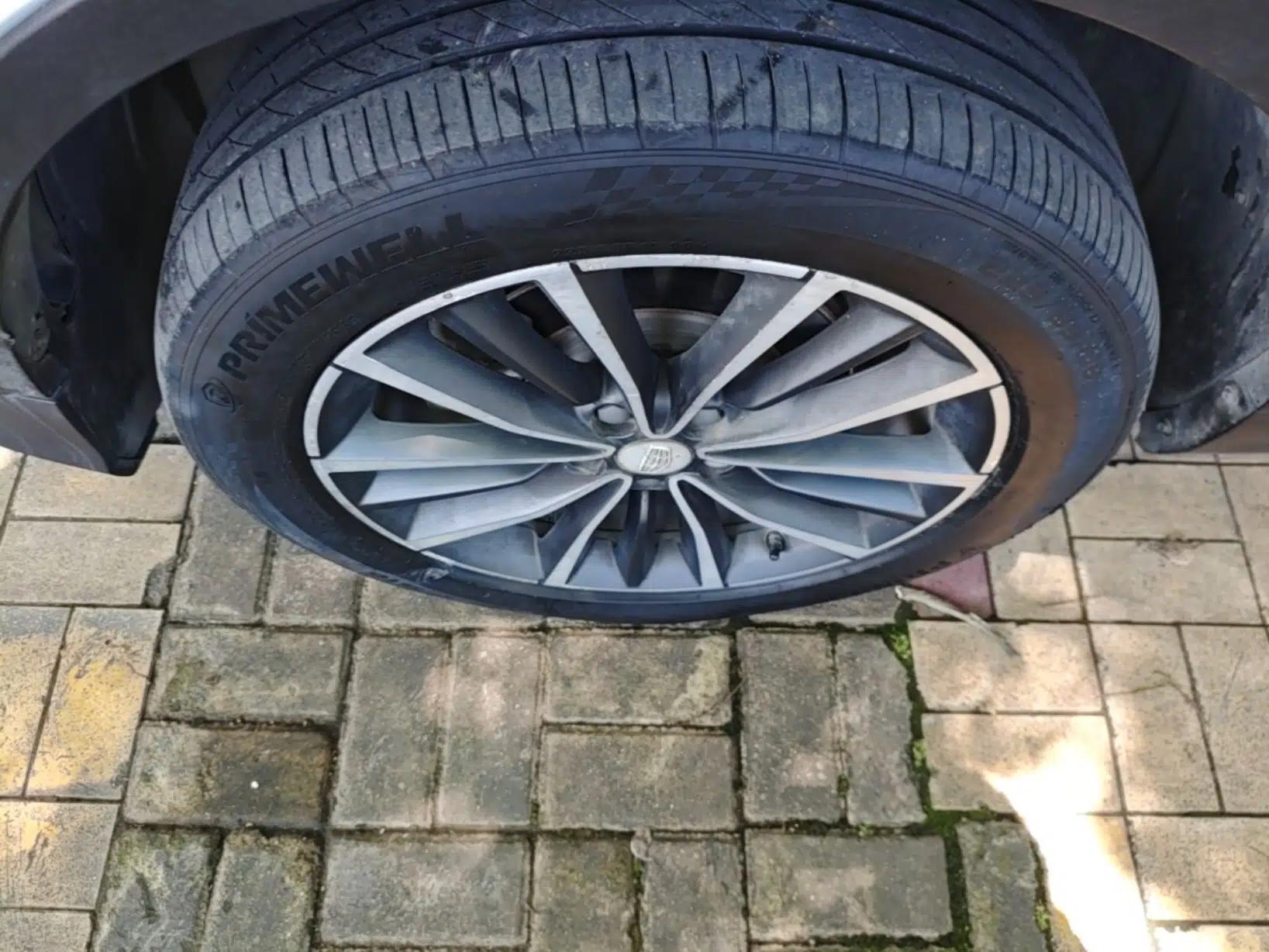 Geely Auto Emgrand X7 Sport 2018 1.8TD Automatic Two-Wheel Drive ZhiZun Model with 4G Connectivity — миниатюра 8