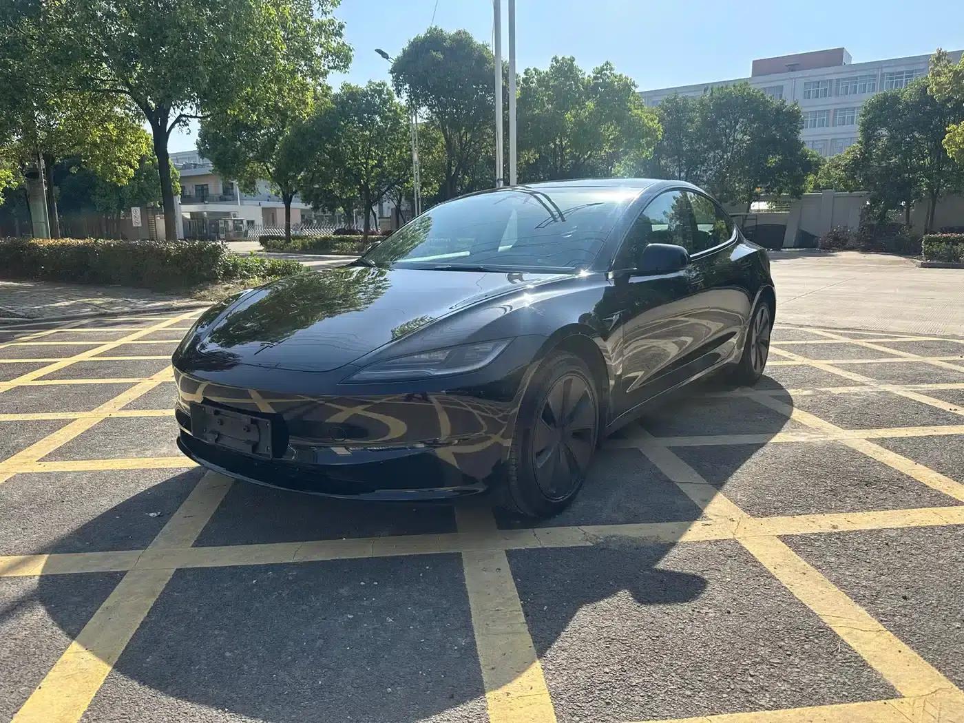 Model 3 2023 Rear-Wheel Drive — миниатюра 1