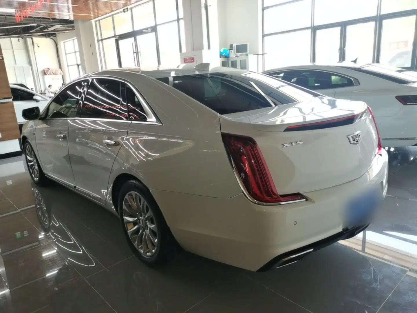 Cadillac XTS 2018 28T Elite Edition — миниатюра 4