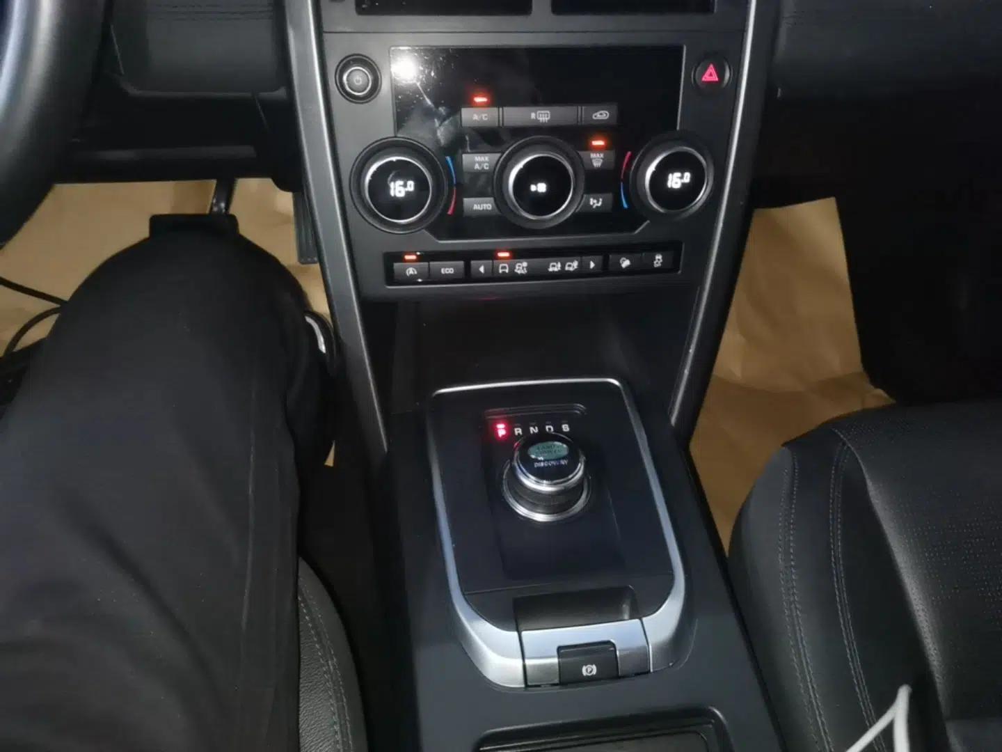 Land Rover Discovery Sport 2017 2.0T Cool Black Limited Edition — миниатюра 17