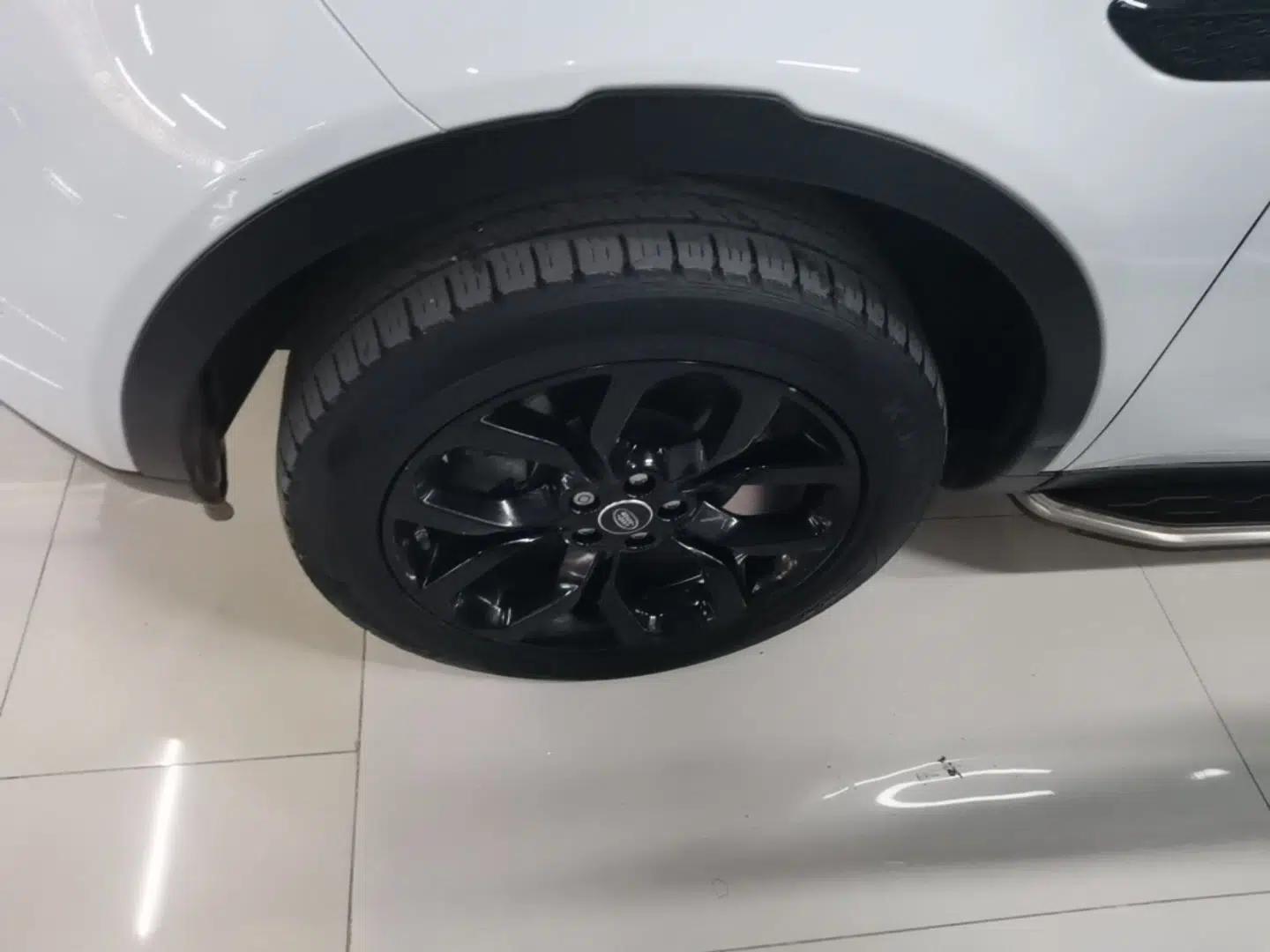 Land Rover Discovery Sport 2017 2.0T Cool Black Limited Edition — миниатюра 8