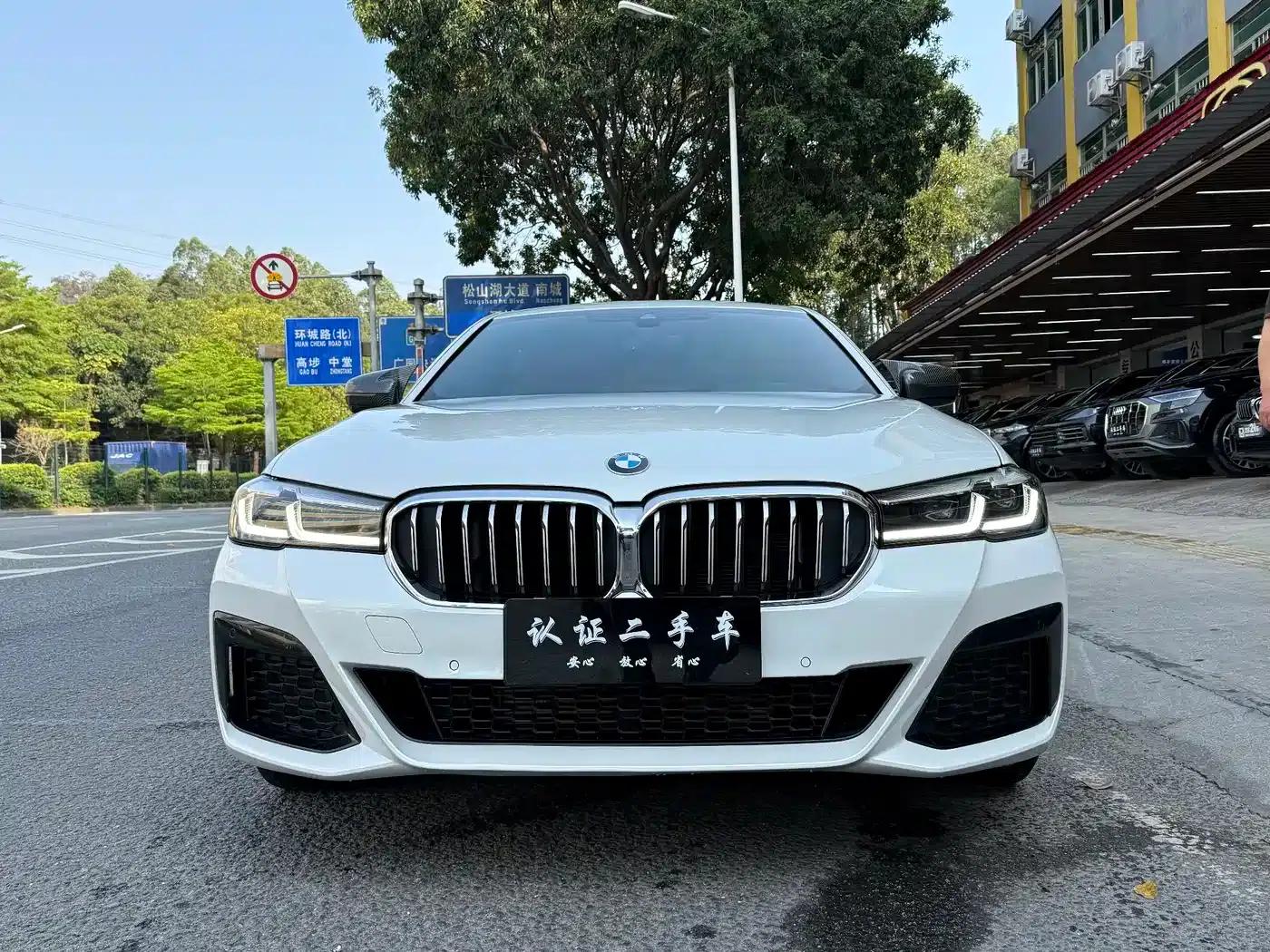 2022 BMW 5 Series 525Li M Sport Package — миниатюра 3