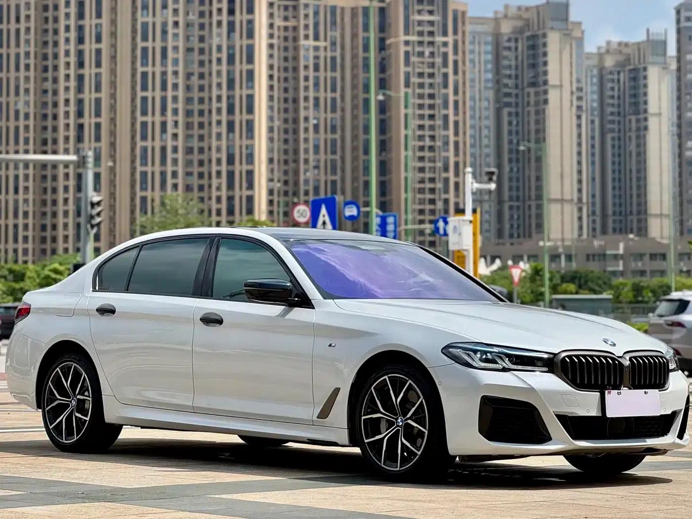 2022 BMW 5 Series 530Li Executive M Sport Package — миниатюра 3