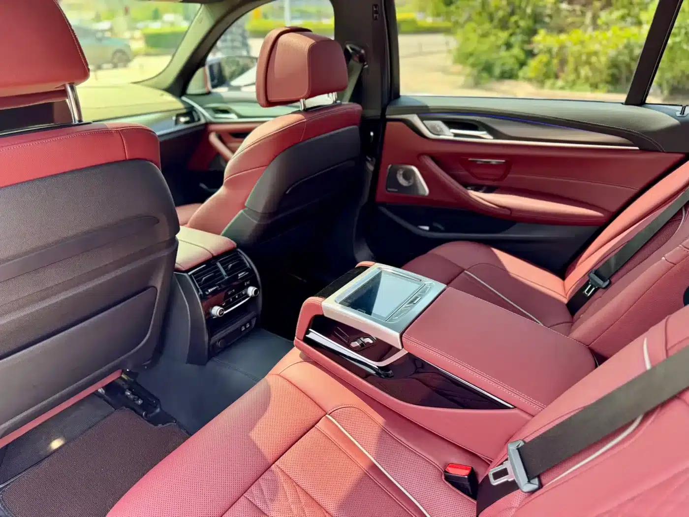 2022 BMW 5 Series 530Li Executive M Sport Package — миниатюра 8
