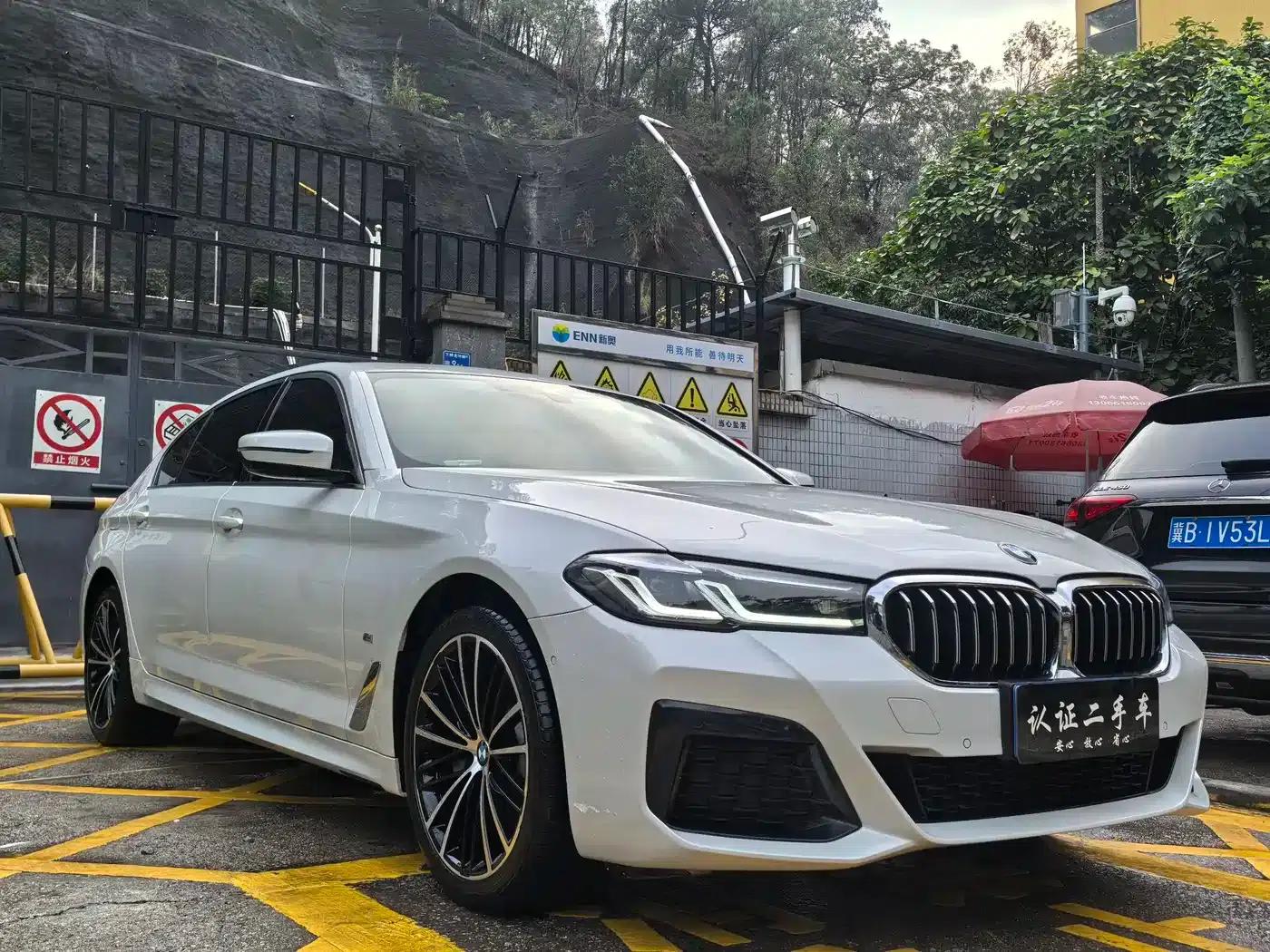 2022 BMW 5 Series Facelift 530Li Leading Edition M Sport Package — миниатюра 3